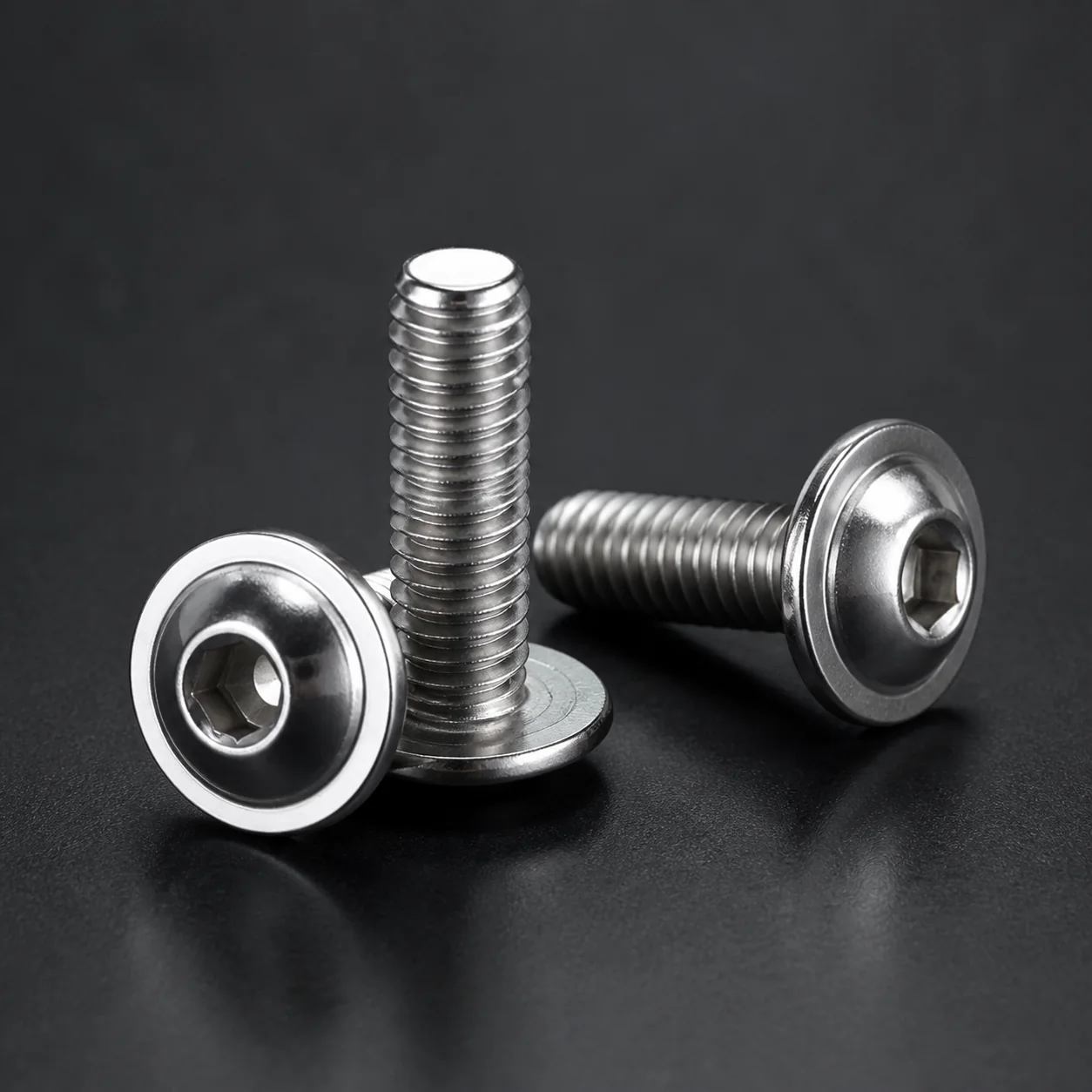 Round Washer Head Machine Screw – product view 1